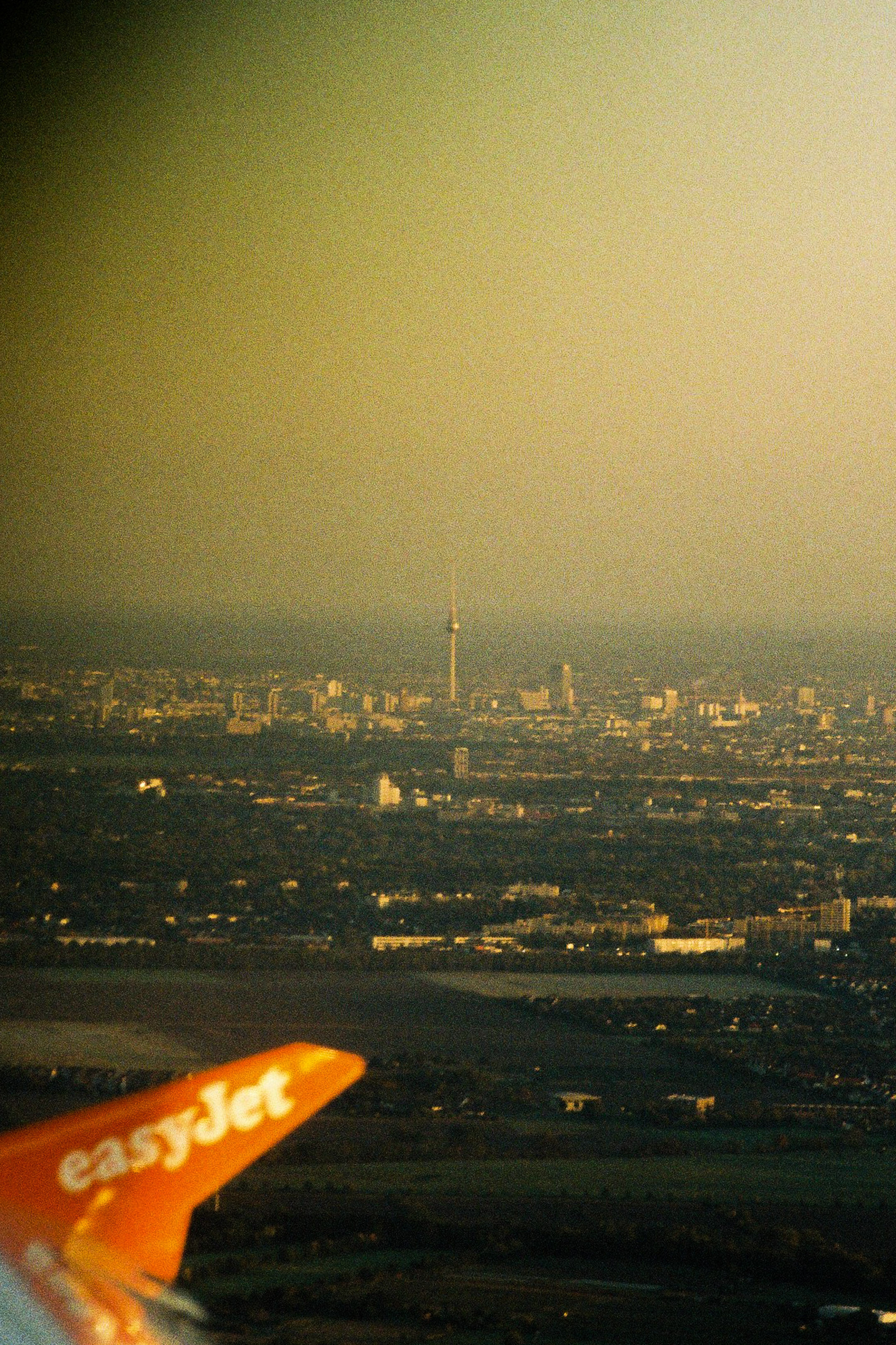 Soaring around Berlin from above